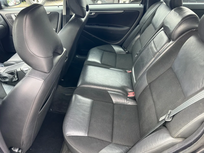 Volvo V70 2.4* ШВЕЙЦАРИЯ* НАВИ* , снимка 10 - Автомобили и джипове - 52322834