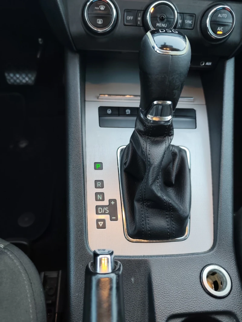 Skoda Octavia 1.6, снимка 7 - Автомобили и джипове - 52859531