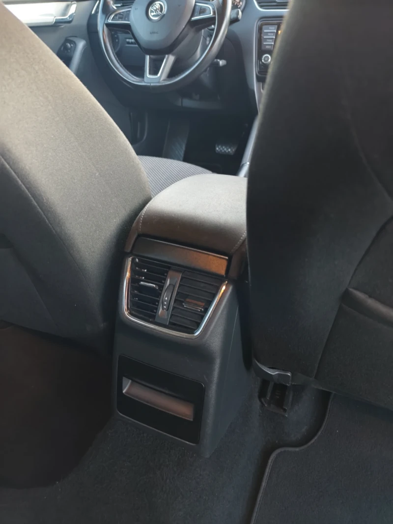 Skoda Octavia 1.6, снимка 11 - Автомобили и джипове - 52859531