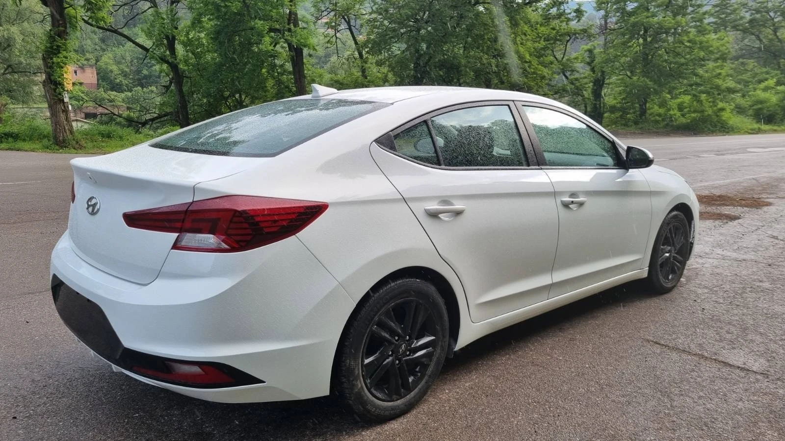 Hyundai Elantra 2.0 - изображение 8