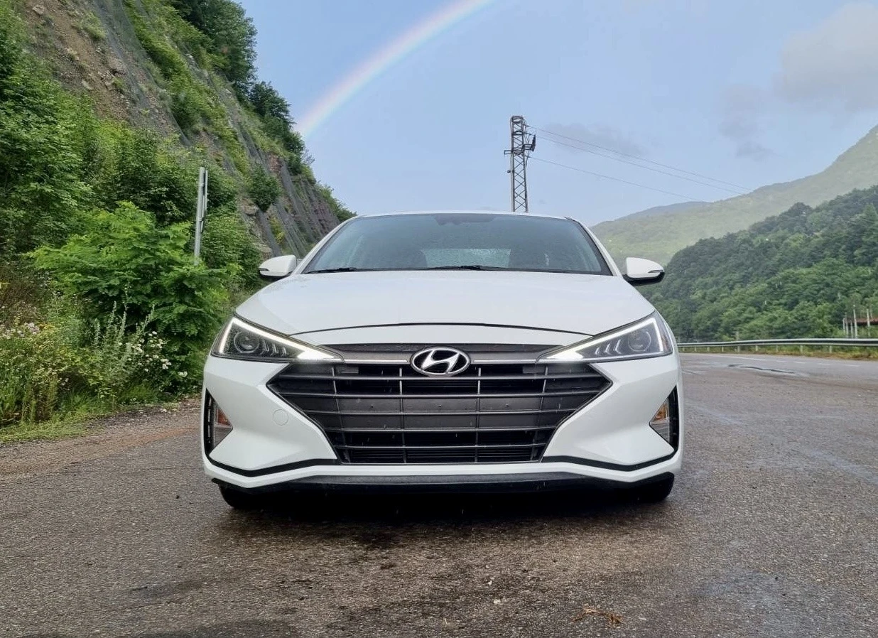 Hyundai Elantra 2.0 - изображение 4