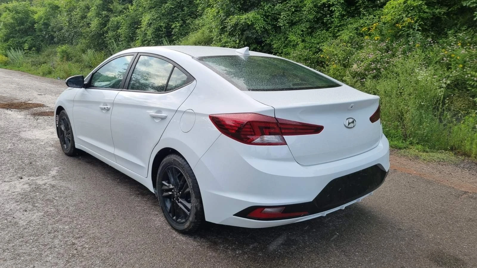 Hyundai Elantra 2.0 - изображение 6