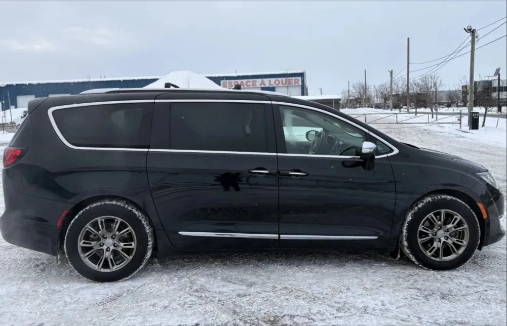 Chrysler Pacifica 3.6L Plug-in Hybrid - [1] 