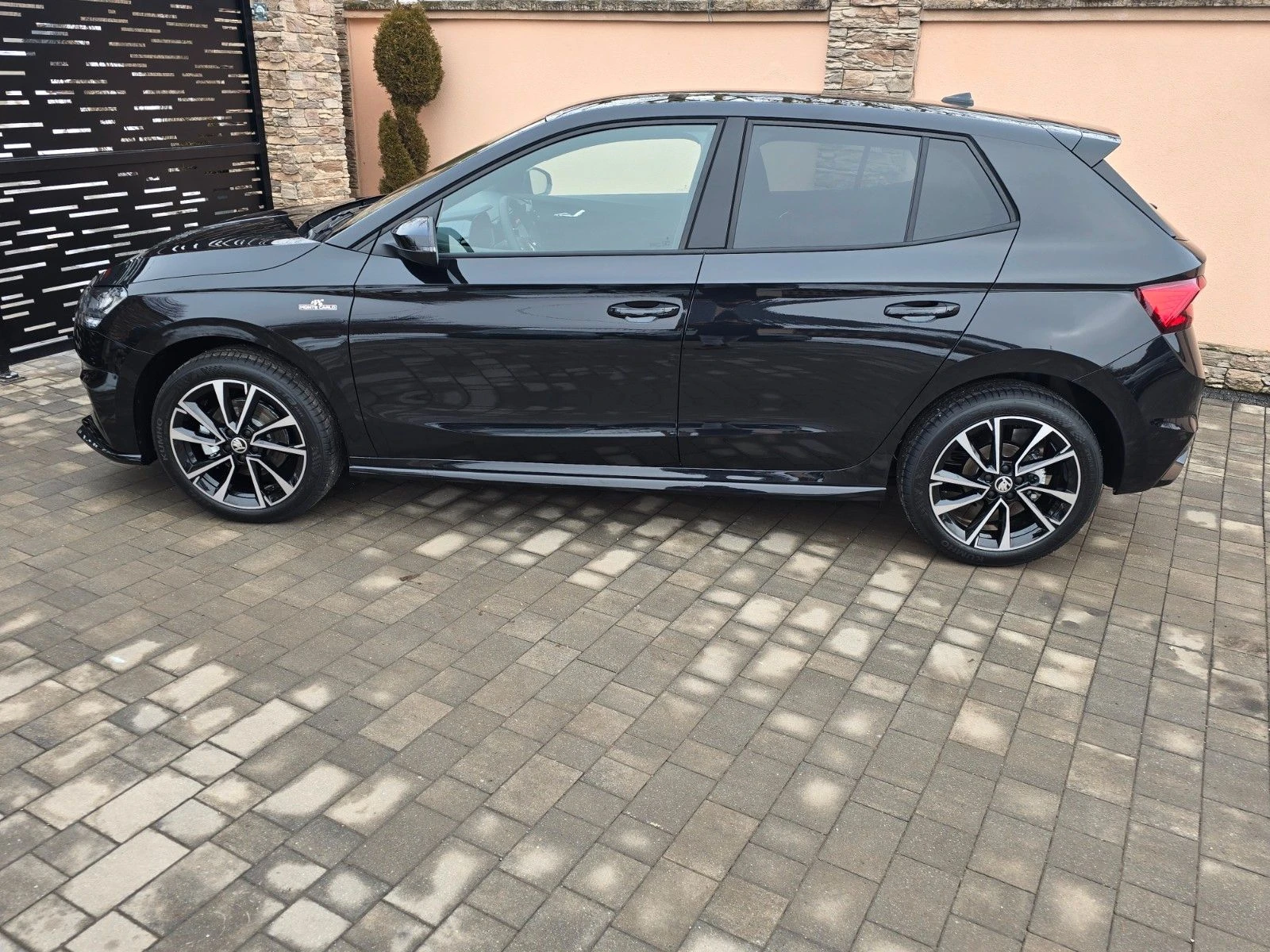 Skoda Fabia 1.0 TSI Monte Carlo DSG - изображение 6