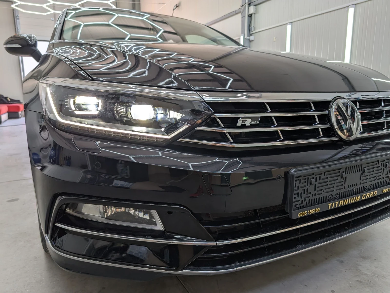 VW Passat 2.0TDI 190кс.* R-Line* Дистроник* Keyless* LED - изображение 5