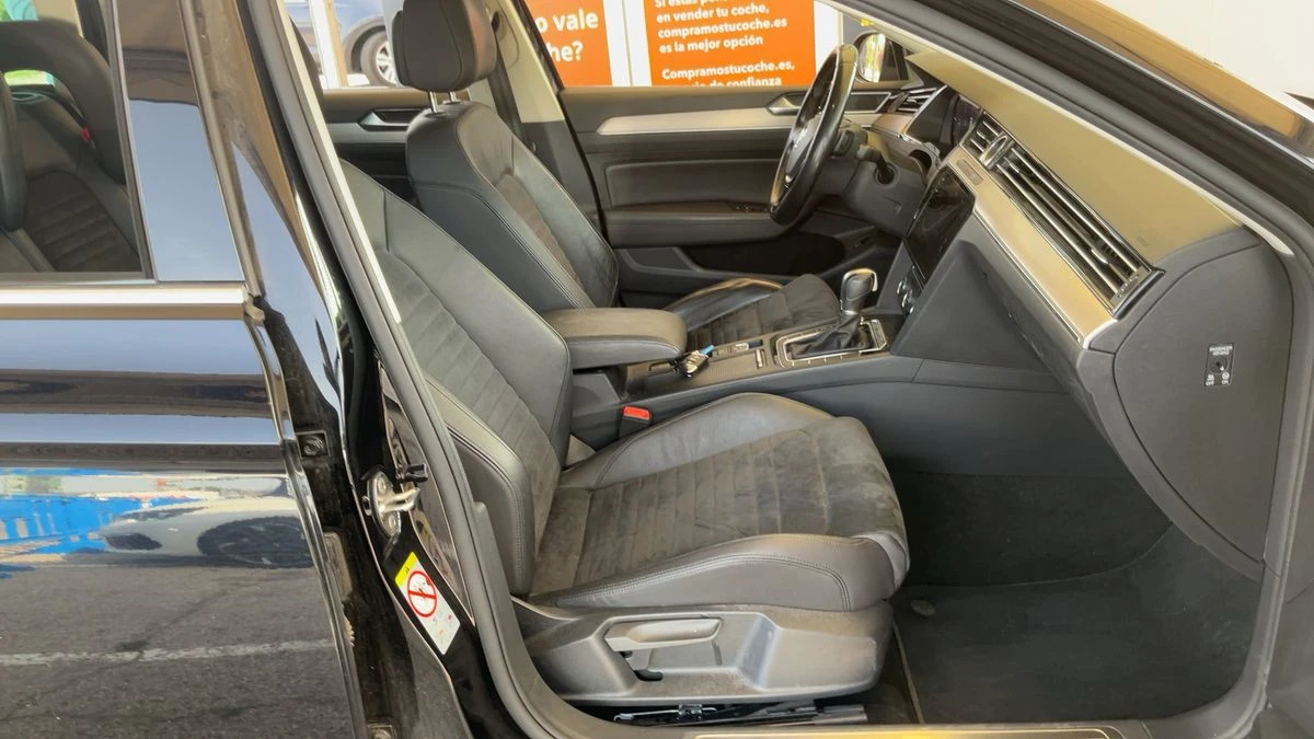 VW Passat 2.0TDI 190кс.* R-Line* Дистроник* Keyless* LED - изображение 10
