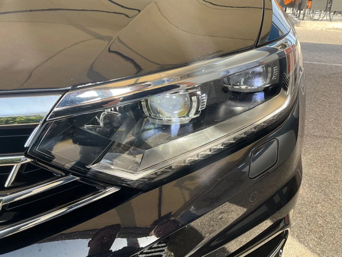 VW Passat 2.0TDI 190кс.* R-Line* Дистроник* Keyless* LED - изображение 7