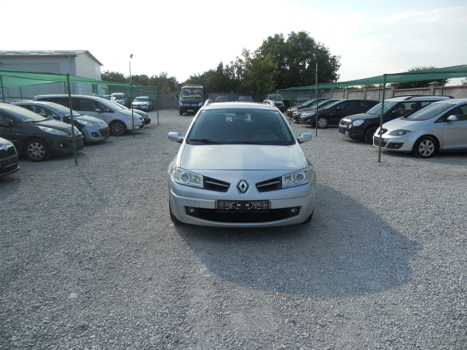 Renault Megane 1.4i ЛИЗИНГ!!!! РЕАЛНИ КИЛОМЕТРИ+ СЕРВИЗНА ИСТОРИЯ - изображение 2