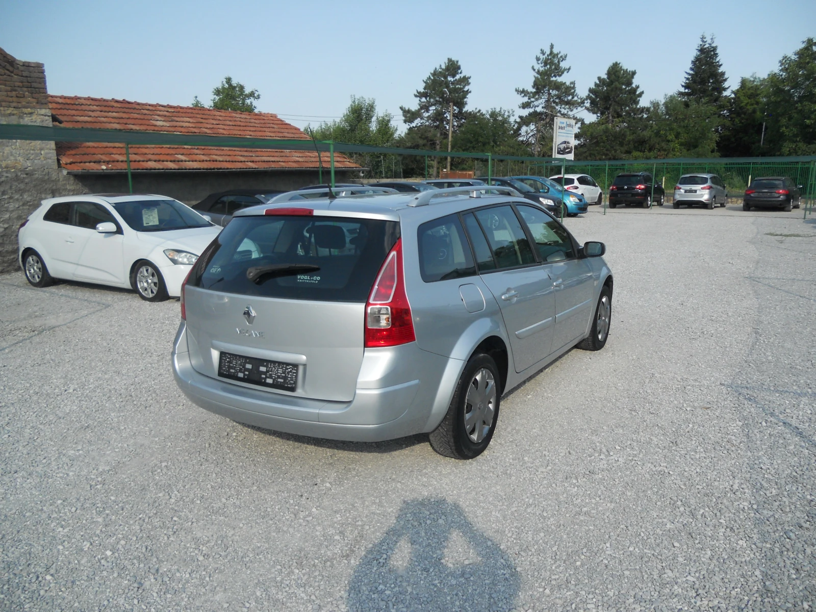 Renault Megane 1.4i ЛИЗИНГ!!!! РЕАЛНИ КИЛОМЕТРИ+ СЕРВИЗНА ИСТОРИЯ - изображение 4