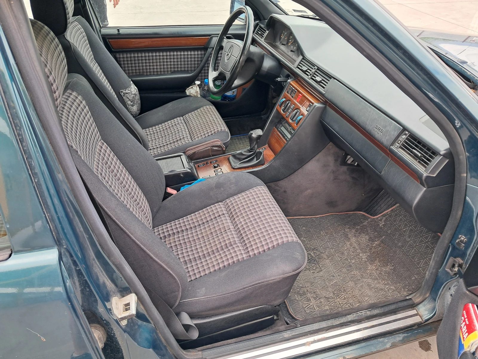 Mercedes-Benz E 300  - изображение 8