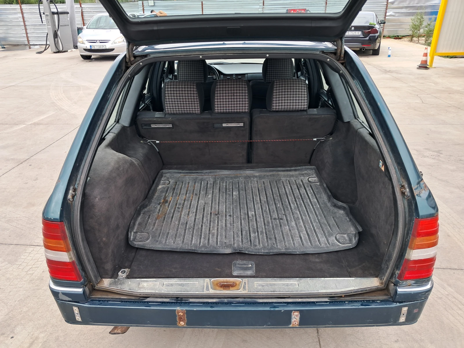 Mercedes-Benz E 300  - изображение 7