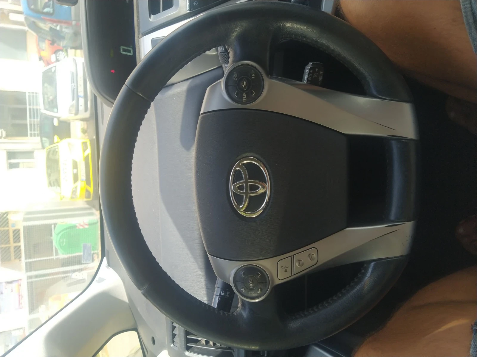 Toyota Prius Седем места  - изображение 7