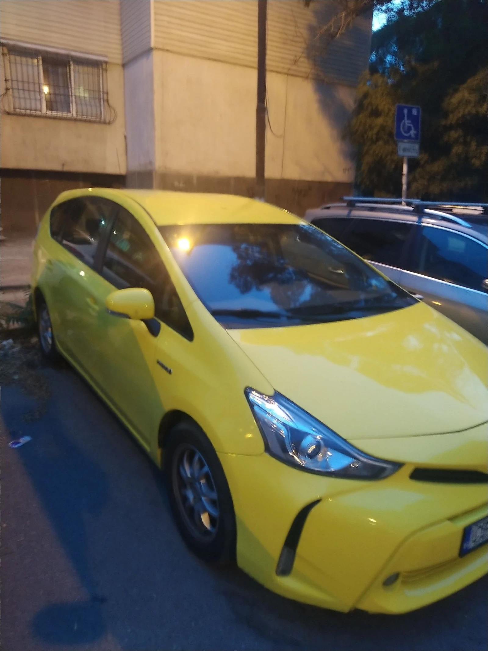 Toyota Prius Седем места  - изображение 4