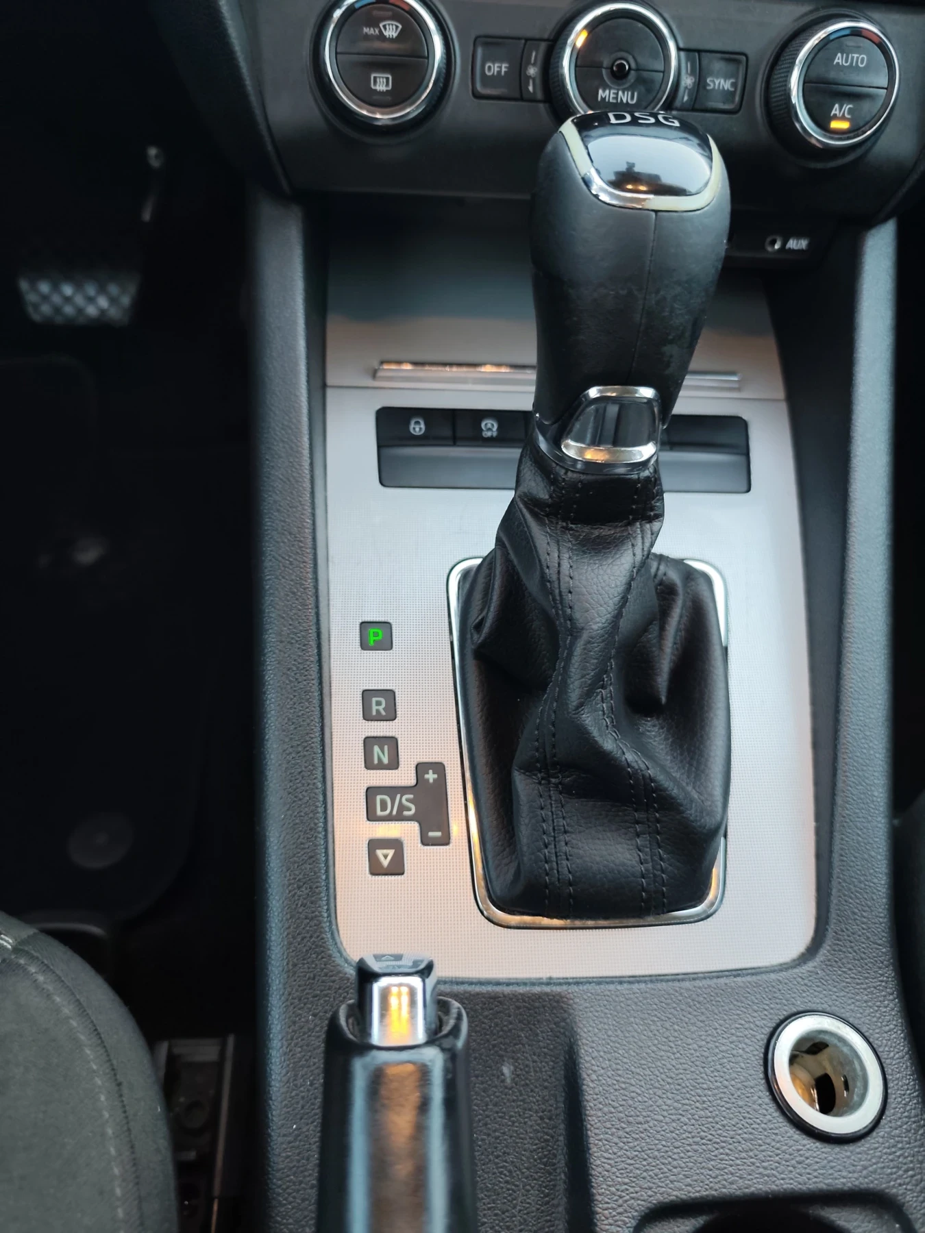 Skoda Octavia 1.6 - изображение 7