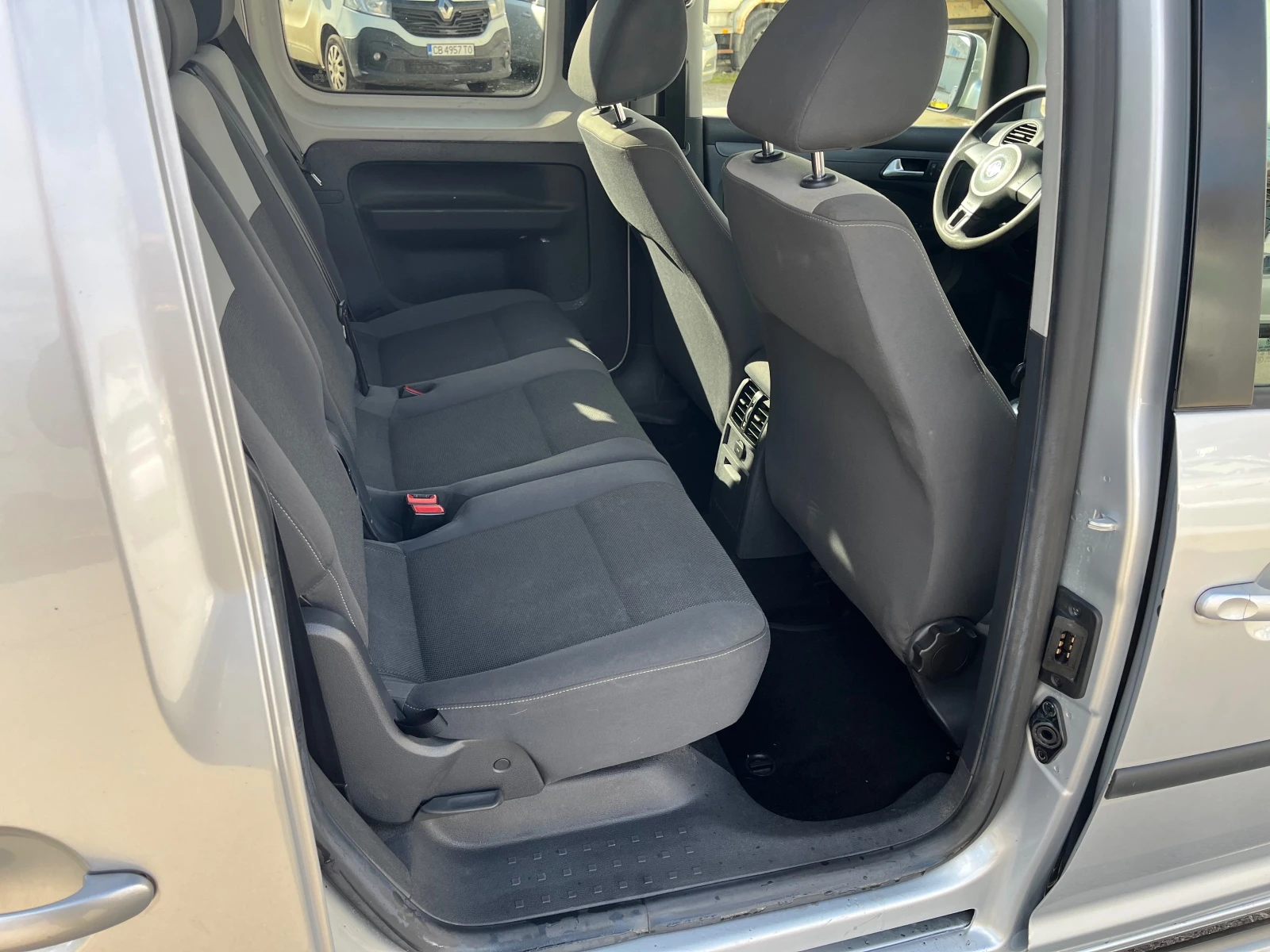 VW Caddy 1.6TDI, АВТОМАТ EURO5, снимка 10 - Автомобили и джипове - 53637327