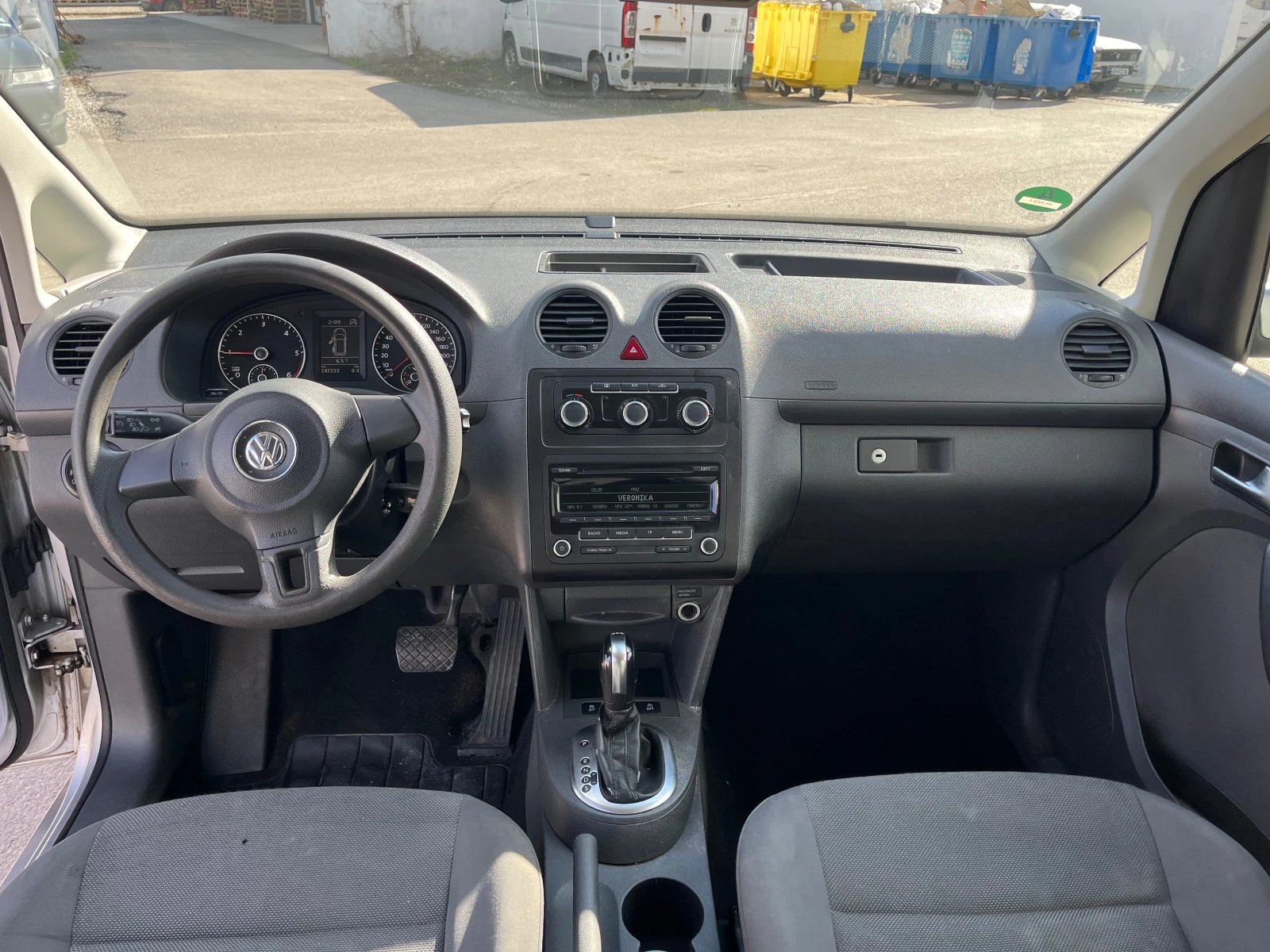 VW Caddy 1.6TDI, АВТОМАТ EURO5, снимка 14 - Автомобили и джипове - 53637327