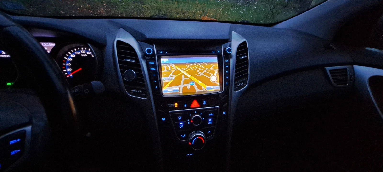 Hyundai I30 110 кс 1.6, снимка 8 - Автомобили и джипове - 54362344