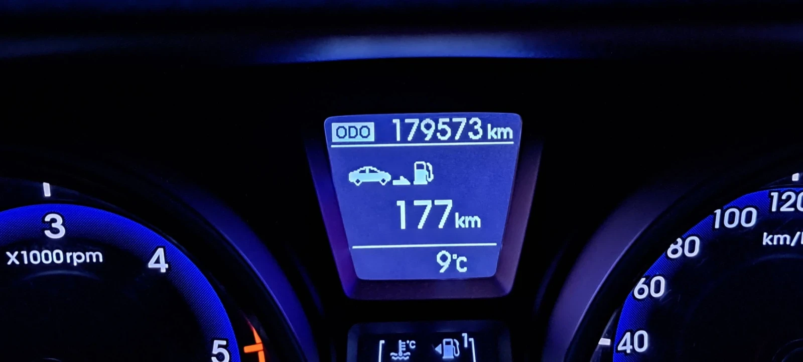 Hyundai I30 110 кс 1.6, снимка 7 - Автомобили и джипове - 54362344