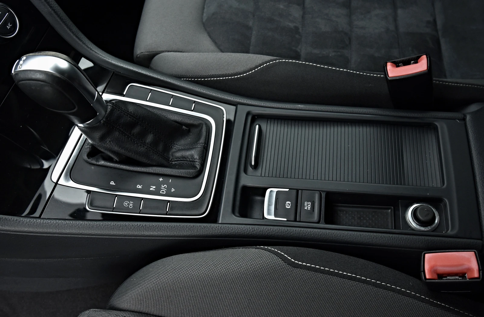 VW Golf HIGHLINE* АВТОМАТИК* , снимка 9 - Автомобили и джипове - 54388616