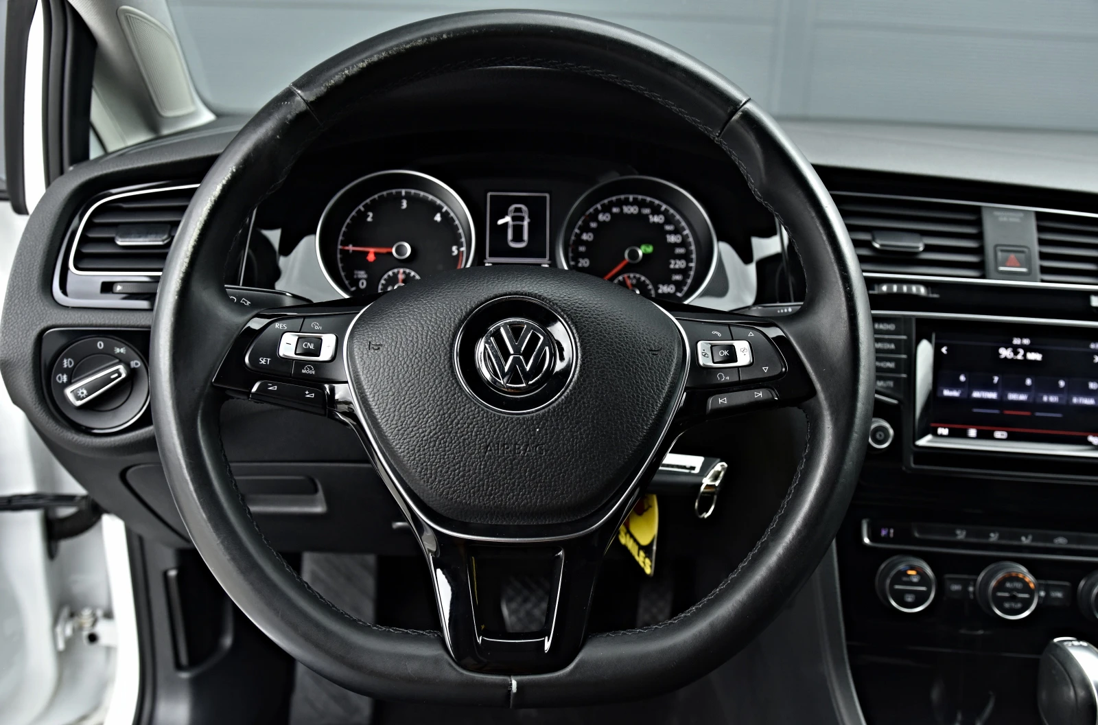 VW Golf HIGHLINE* АВТОМАТИК* , снимка 10 - Автомобили и джипове - 54388616