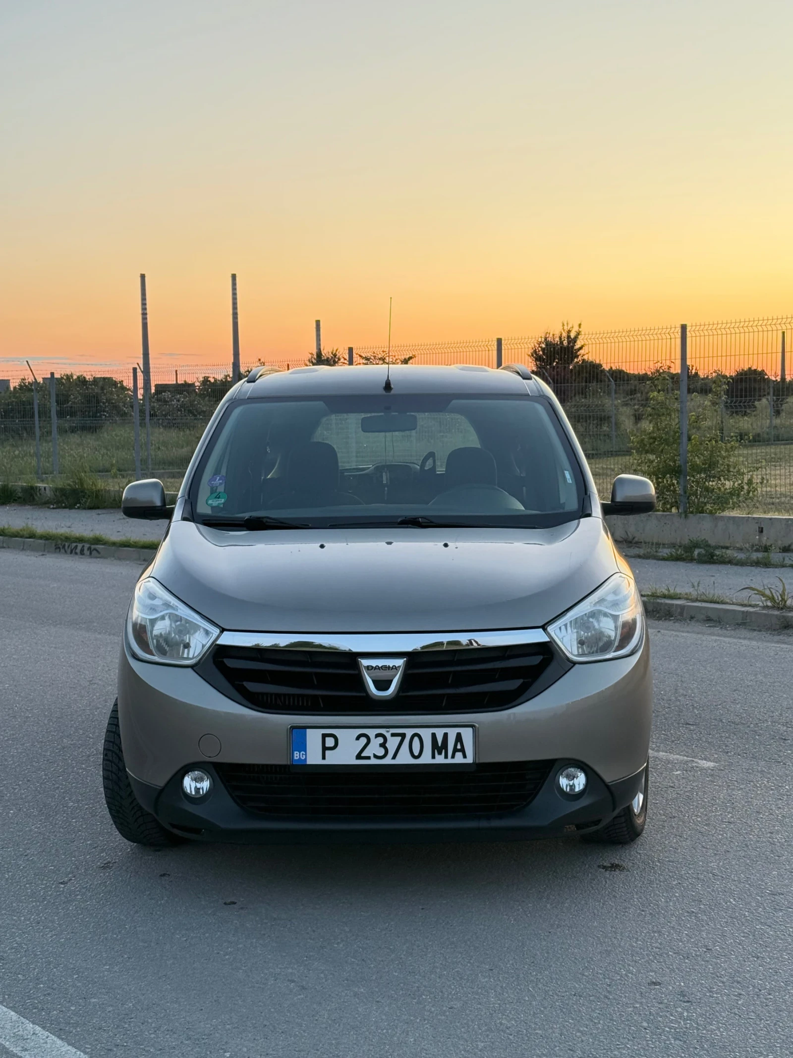 Dacia Lodgy, снимка 3 - Автомобили и джипове - 54492770