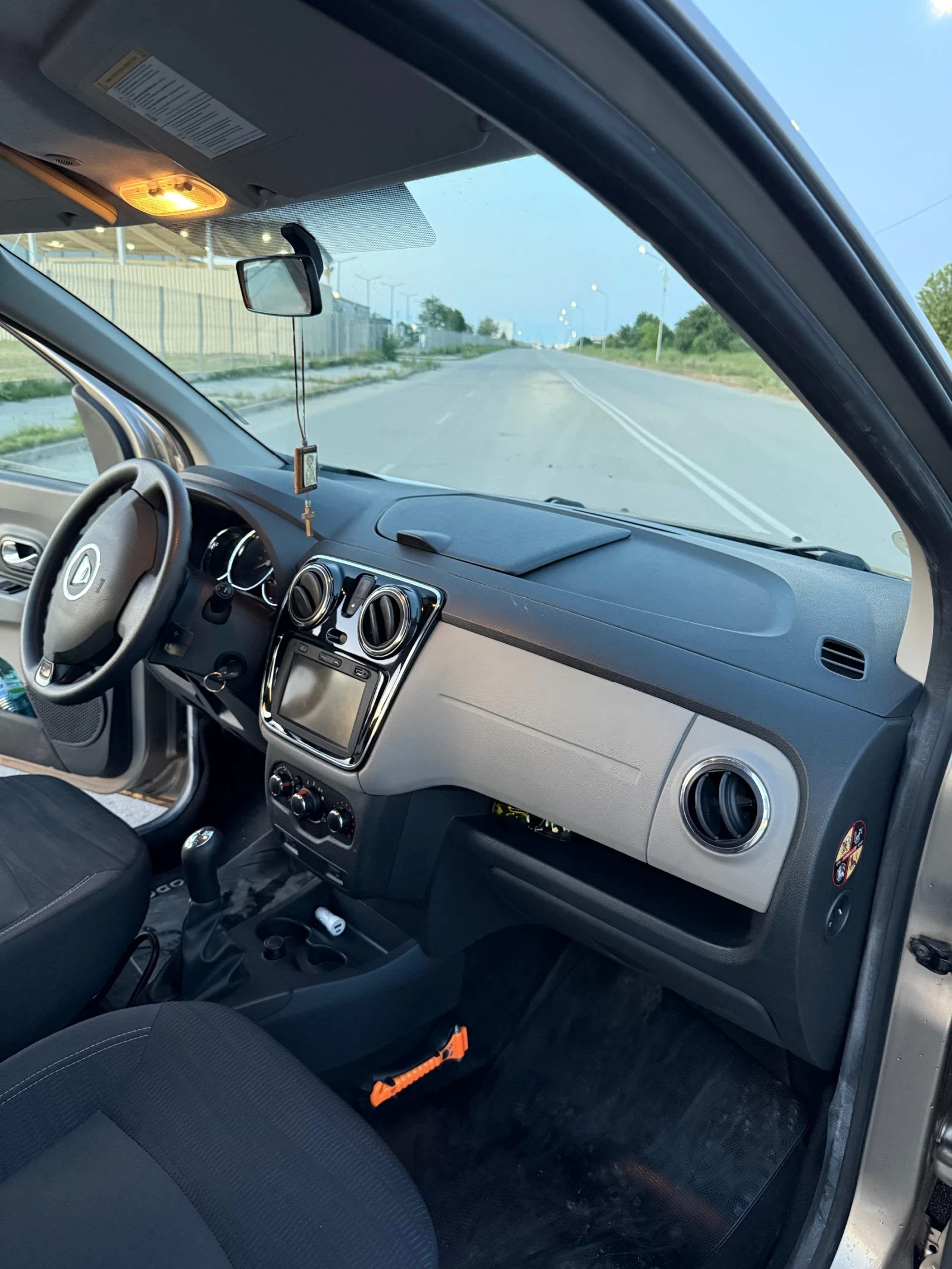 Dacia Lodgy, снимка 7 - Автомобили и джипове - 54492770