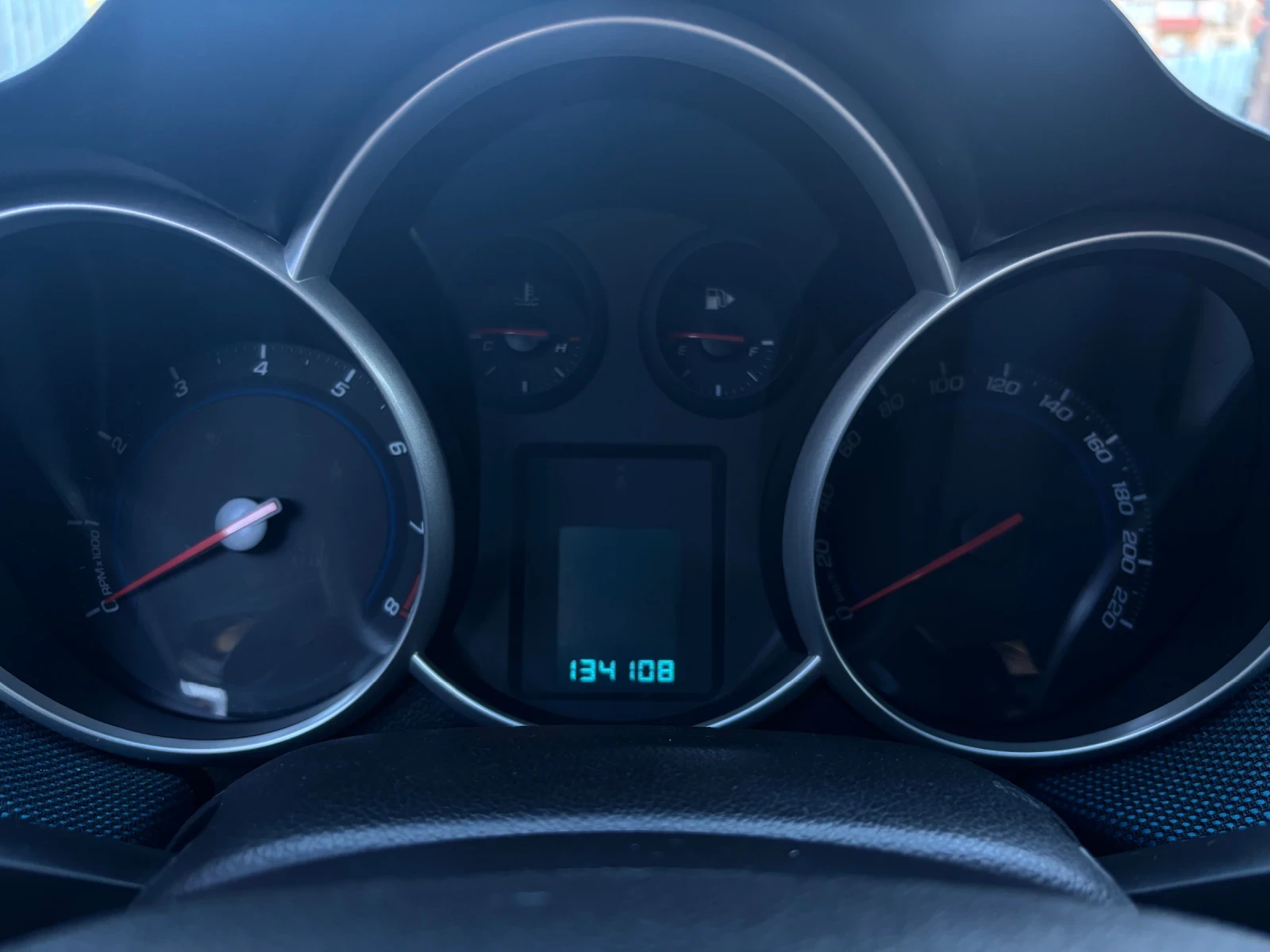 Chevrolet Cruze 1.6 i FACE /134k км, снимка 13 - Автомобили и джипове - 54582759
