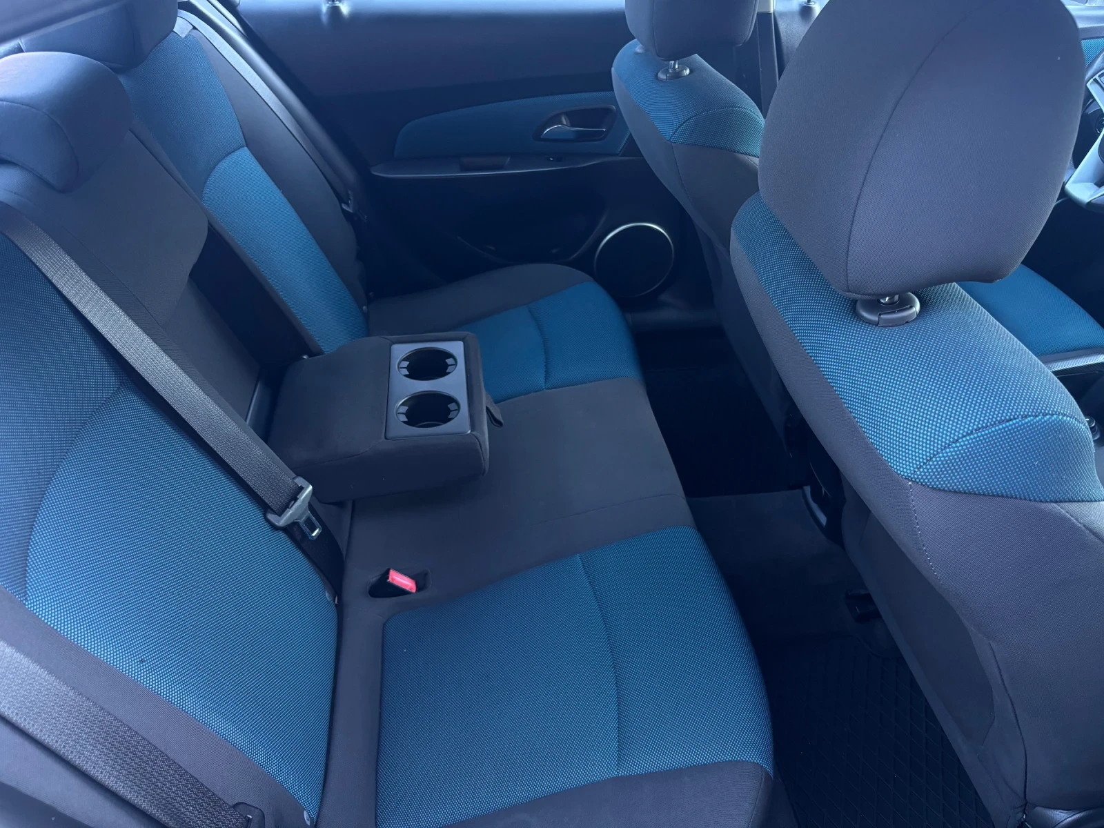 Chevrolet Cruze 1.6 i FACE /134k км, снимка 7 - Автомобили и джипове - 54582759
