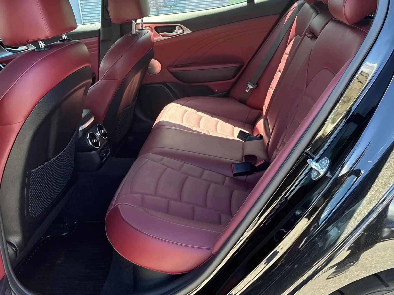 Kia Stinger Черно/Червено* Подгрев-Обдухване* Без забележки* , снимка 9 - Автомобили и джипове - 54866118