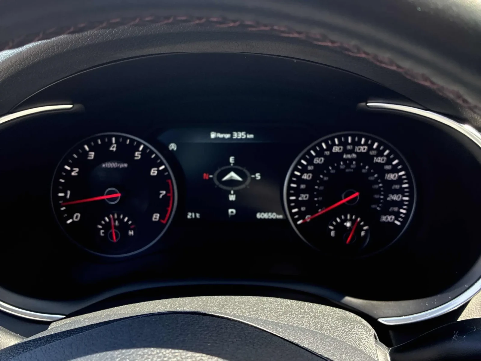 Kia Stinger Черно/Червено* Подгрев-Обдухване* Без забележки* , снимка 11 - Автомобили и джипове - 54866118