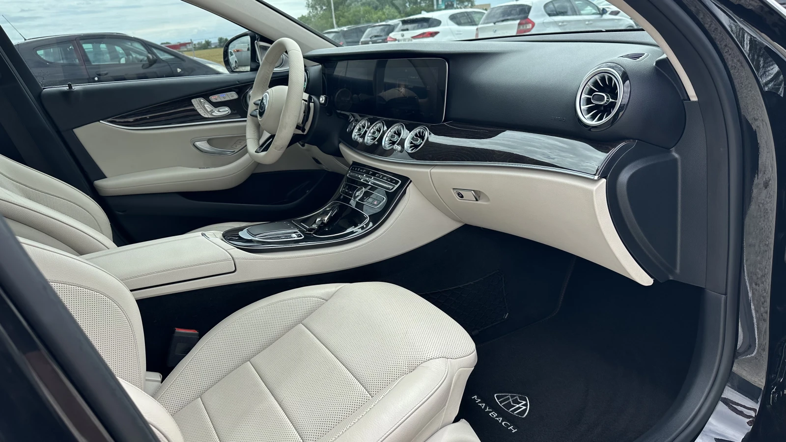 Mercedes-Benz E 350 MAYBACH| FULL| BURMESTER| ПАНОРАМА| ТОП СЪСТОЯНИЕ , снимка 12 - Автомобили и джипове - 54884090
