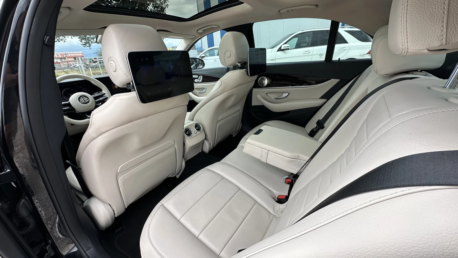 Mercedes-Benz E 350 MAYBACH| FULL| BURMESTER| ПАНОРАМА| ТОП СЪСТОЯНИЕ , снимка 11 - Автомобили и джипове - 54884090