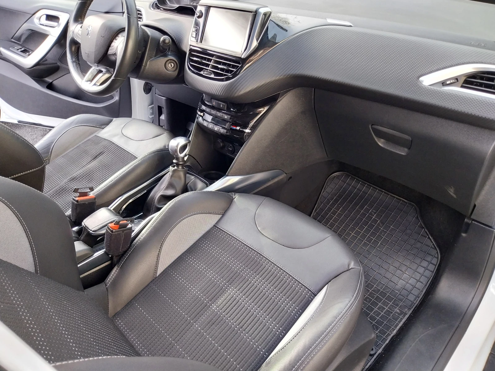 Peugeot 2008 Allure, снимка 9 - Автомобили и джипове - 54981097