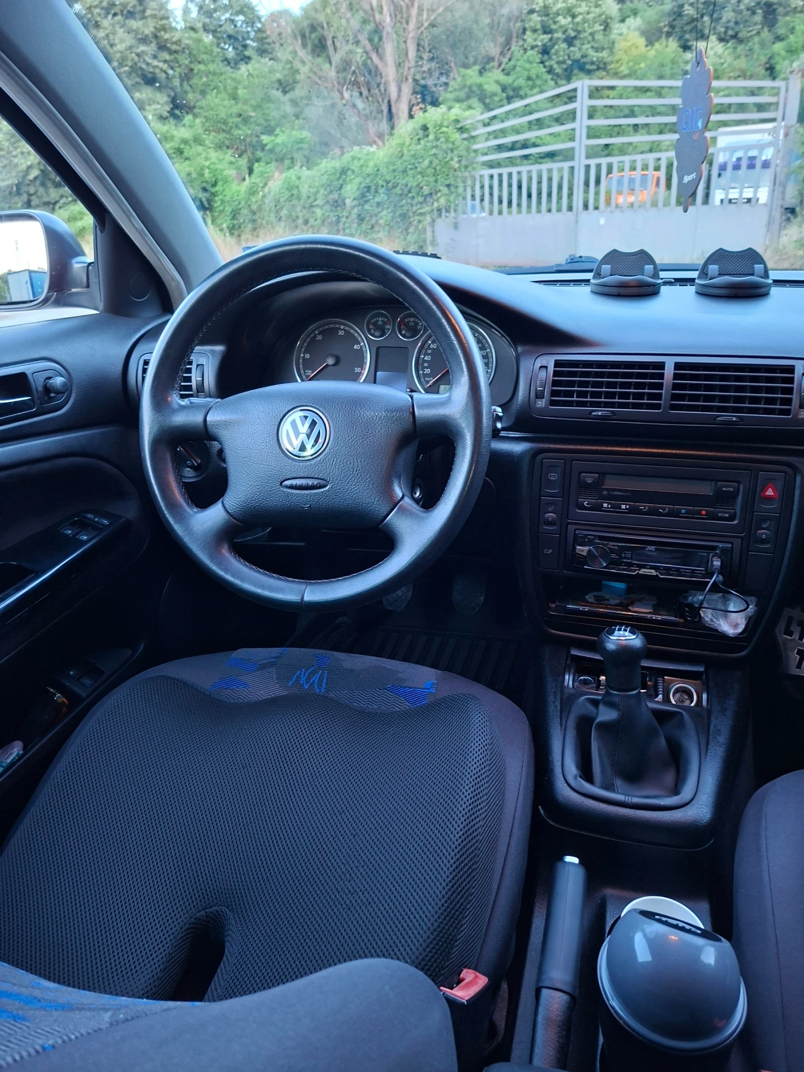 VW Passat лек, снимка 11 - Автомобили и джипове - 55425544