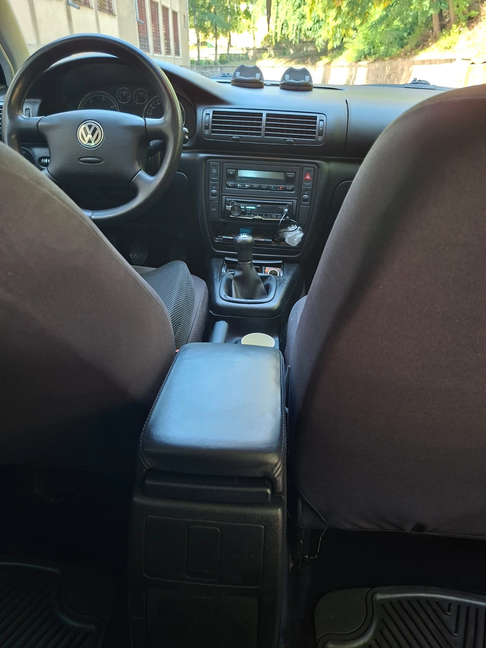 VW Passat лек, снимка 8 - Автомобили и джипове - 55495403