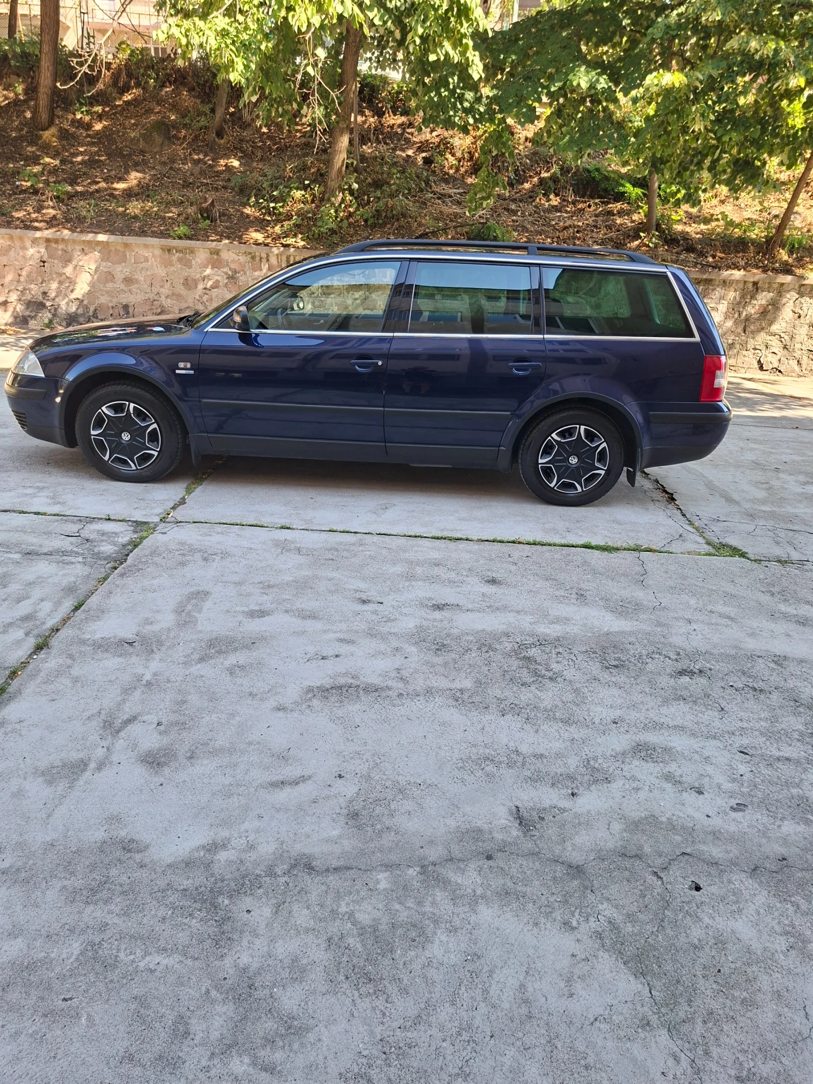 VW Passat лек, снимка 3 - Автомобили и джипове - 55495403