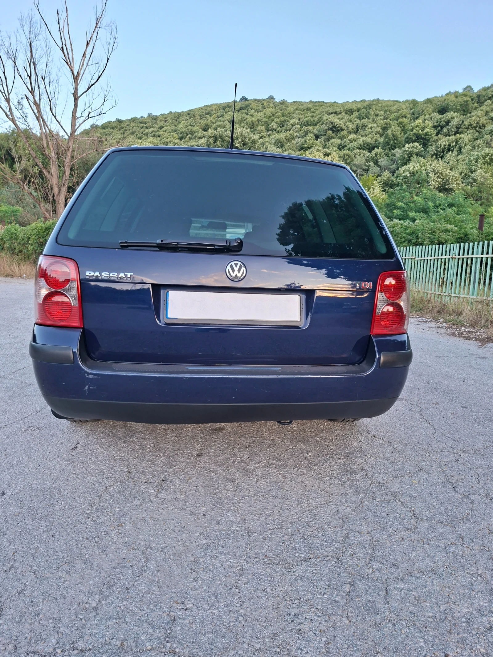 VW Passat лек, снимка 2 - Автомобили и джипове - 55425544