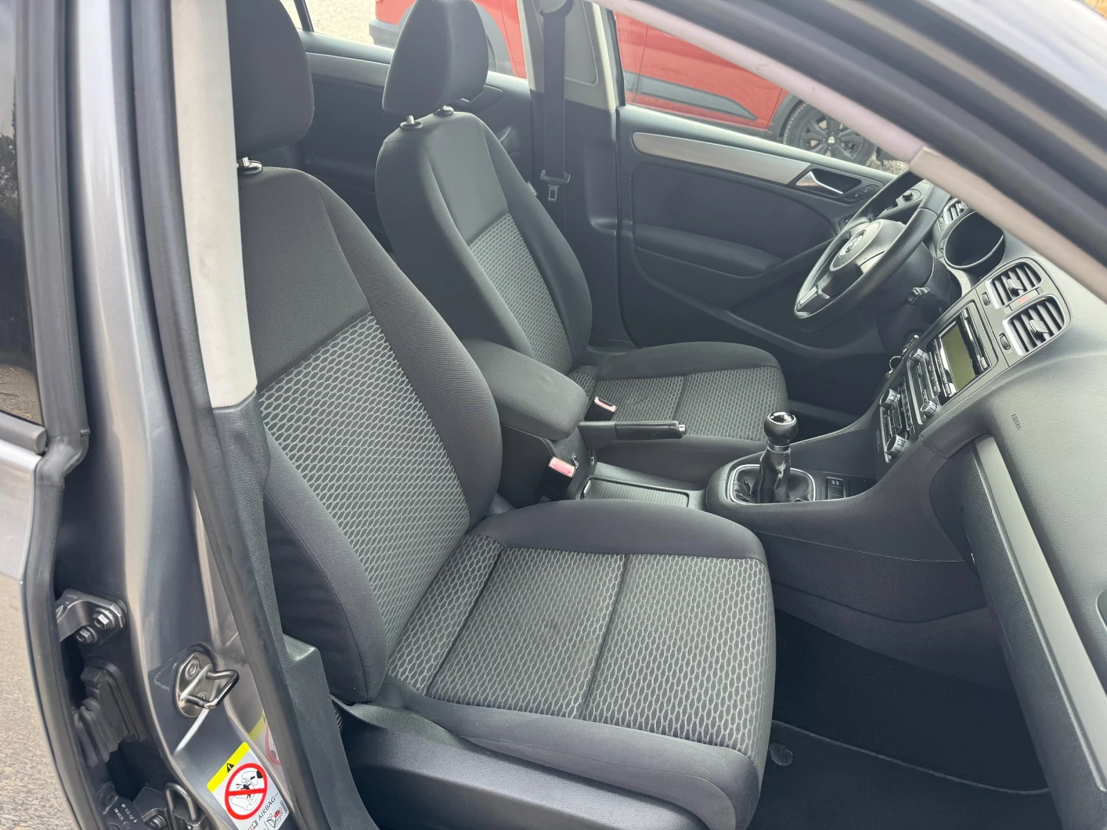 VW Golf 1.6tdi, снимка 5 - Автомобили и джипове - 56461014