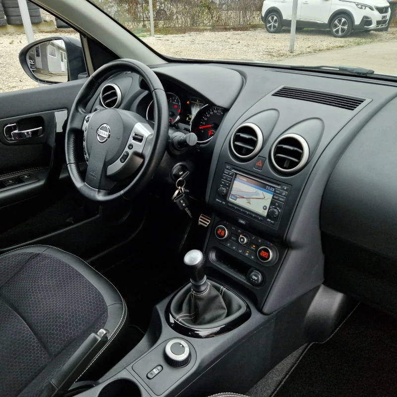 Nissan Qashqai 2.0 4Х4 7-МЕСТА/НАВИ/КАМЕРА360/ПАНОРАМА/ШВЕЙЦАРИЯ , снимка 12 - Автомобили и джипове - 52651236