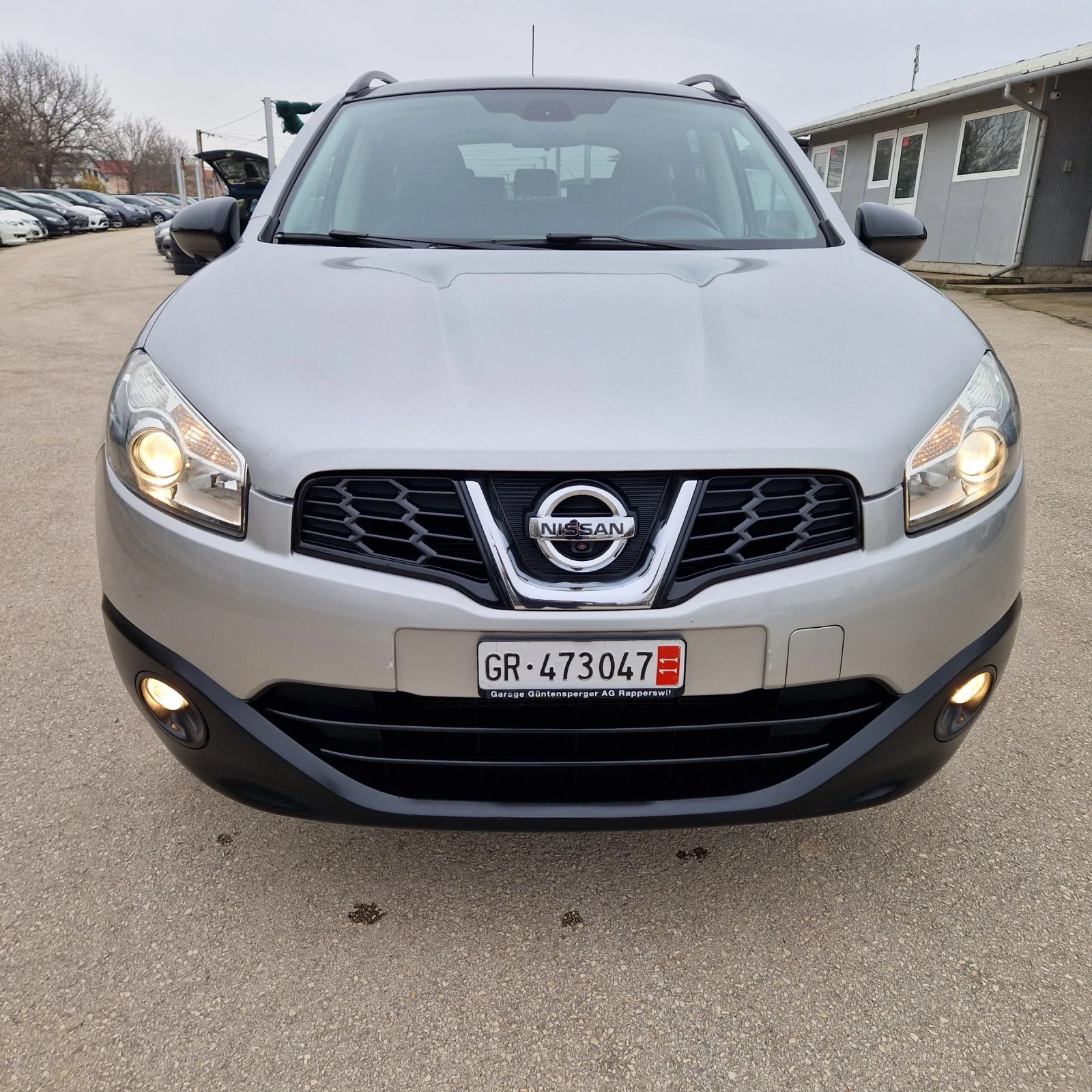 Nissan Qashqai 2.0 4Х4 7-МЕСТА/НАВИ/КАМЕРА360/ПАНОРАМА/ШВЕЙЦАРИЯ  - изображение 2