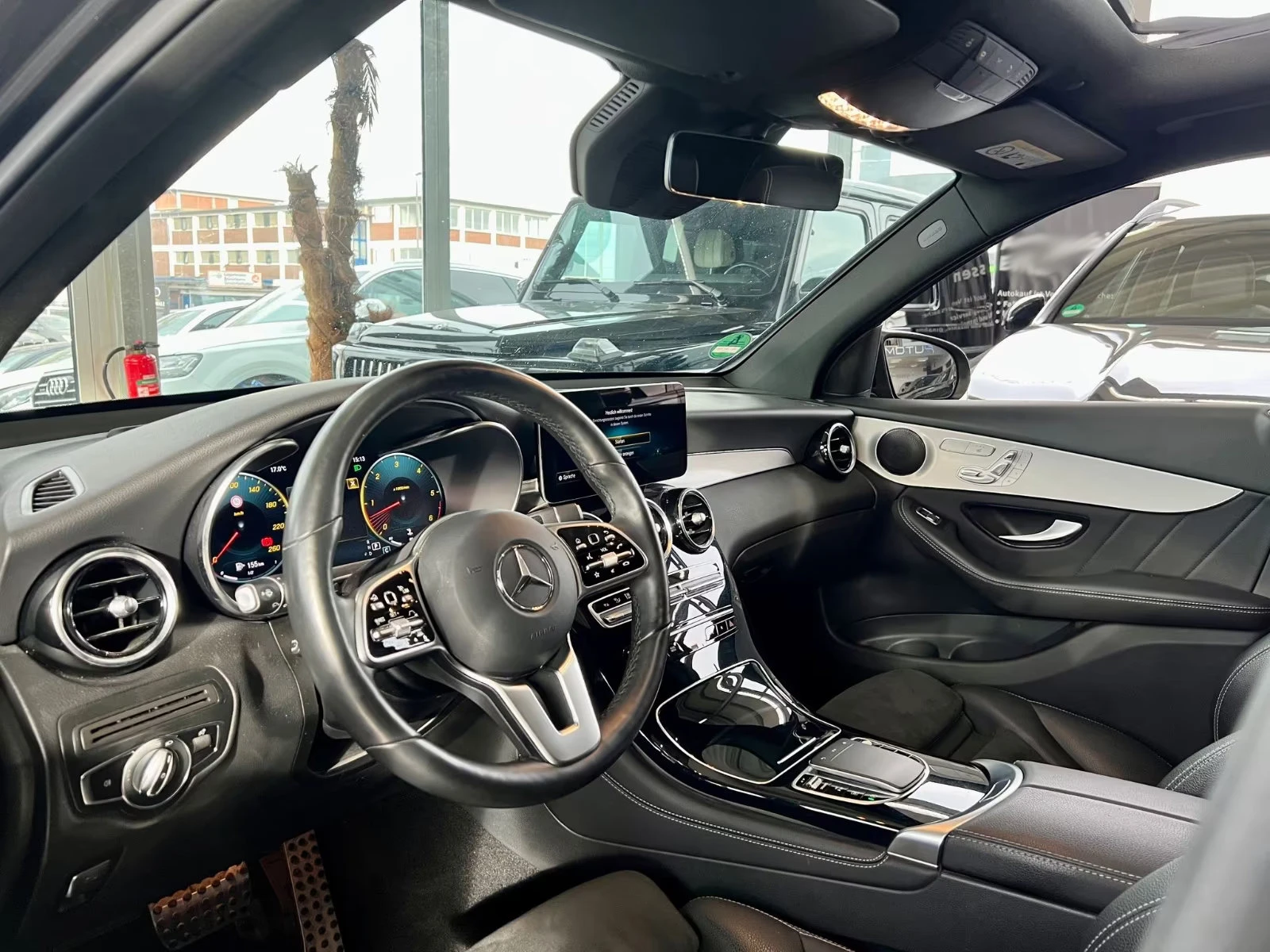 Mercedes-Benz GLC 400 d/4MATIC/330HP/AMG-LINE/PANO/HUD/CAM/MEMO/AHK/852g - изображение 6