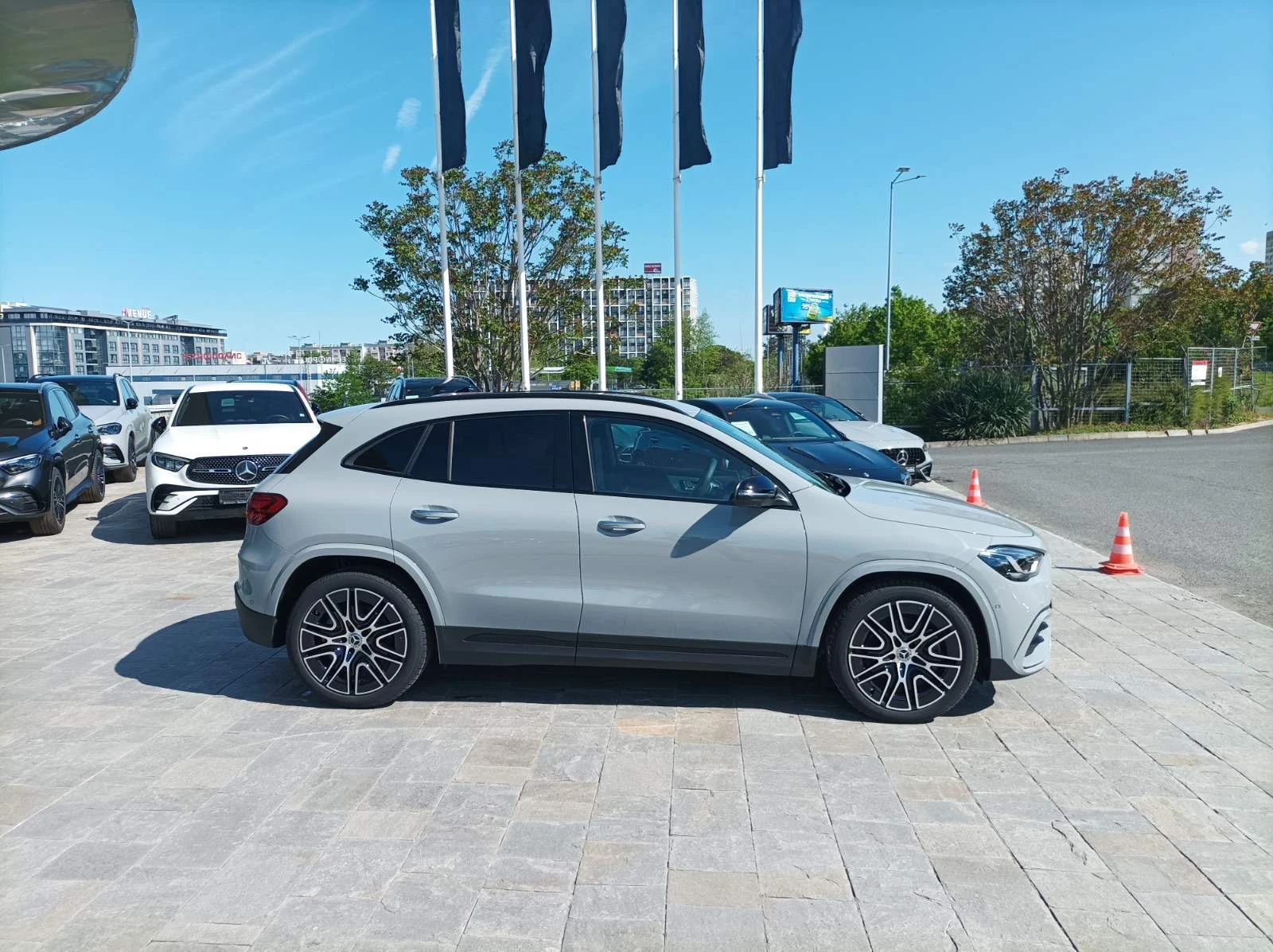 Mercedes-Benz GLA 220 4MATIC, снимка 4 - Автомобили и джипове - 53718032