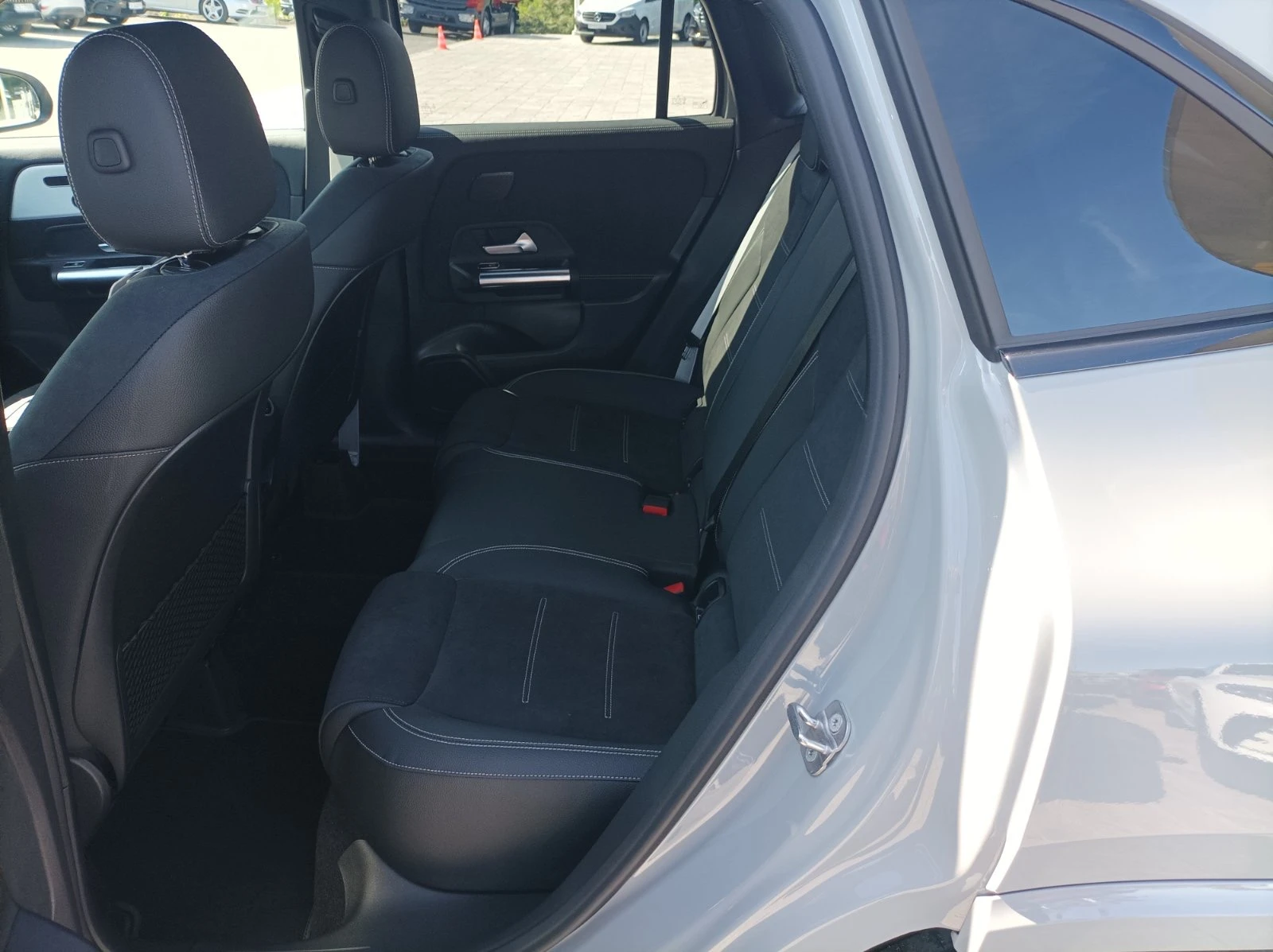 Mercedes-Benz GLA 220 4MATIC, снимка 10 - Автомобили и джипове - 53718032