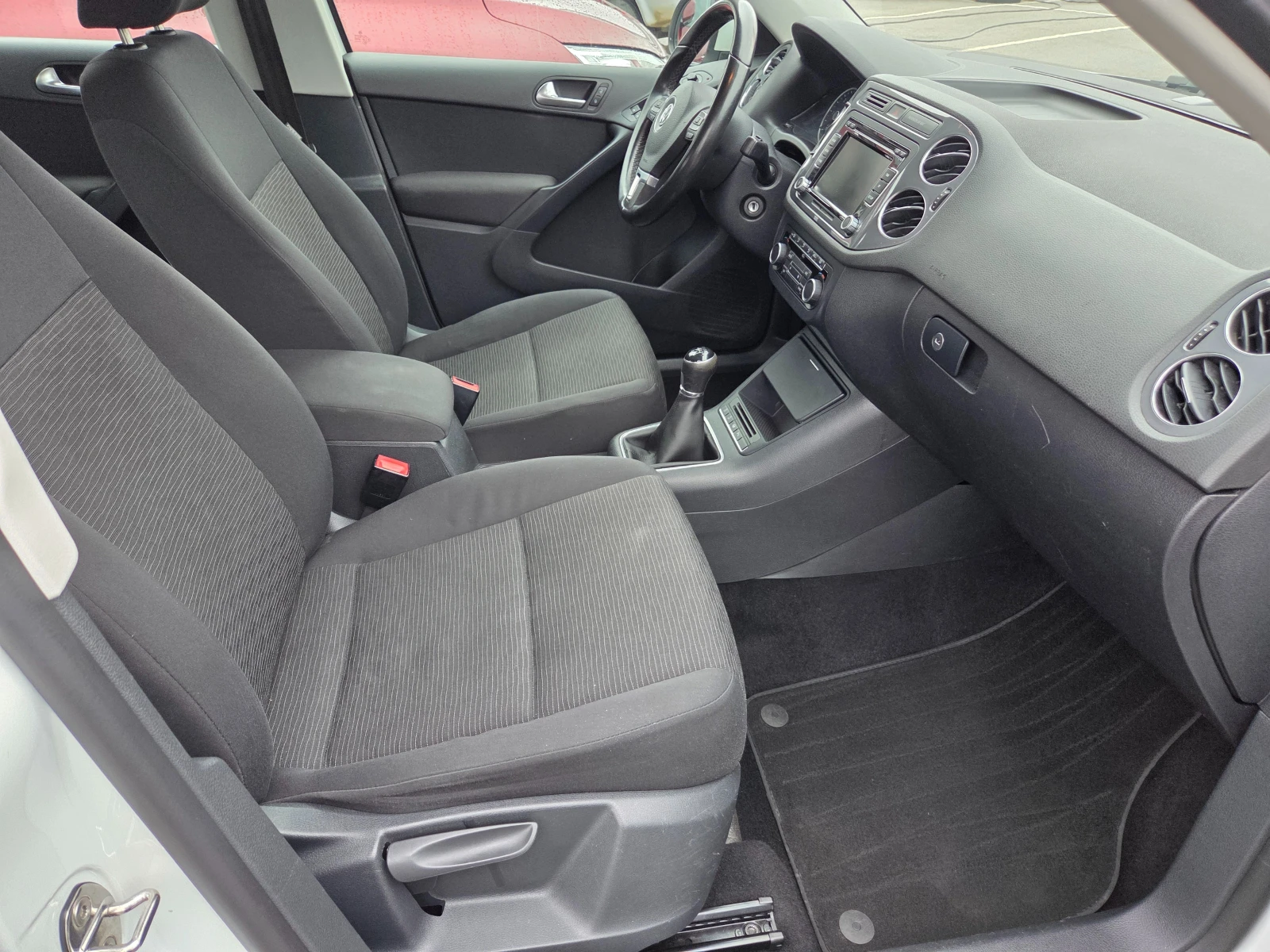 VW Tiguan 2.0TDI лизинг, снимка 9 - Автомобили и джипове - 54169304