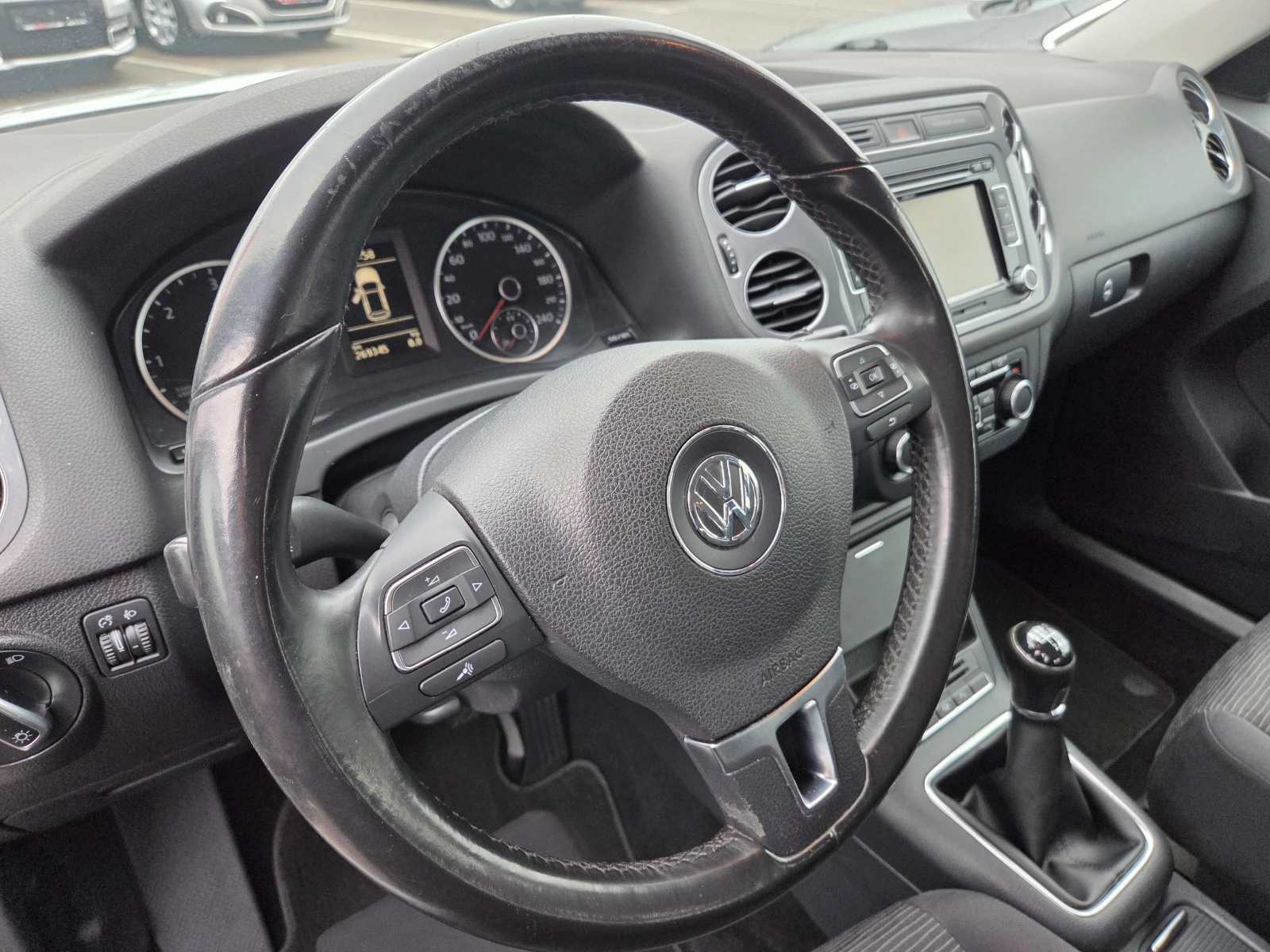 VW Tiguan 2.0TDI лизинг, снимка 14 - Автомобили и джипове - 54169304