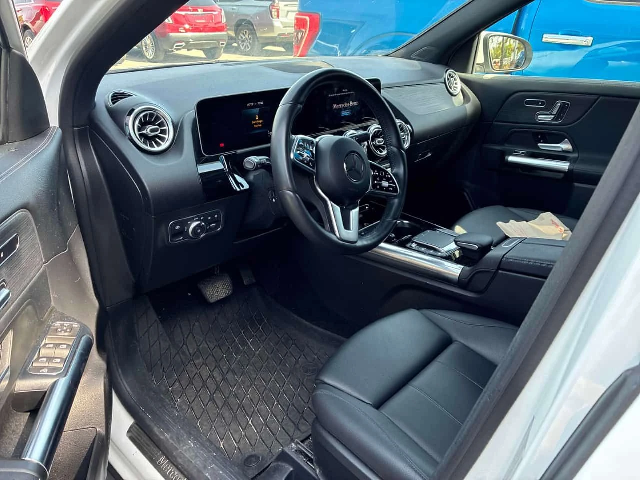 Mercedes-Benz GLA * 250 * CARFAX * БЕЗ ПЪРВОНАЧАЛНА ВНОСКА, снимка 5 - Автомобили и джипове - 54788162