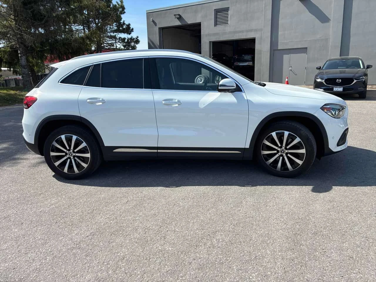 Mercedes-Benz GLA * 250 * CARFAX * БЕЗ ПЪРВОНАЧАЛНА ВНОСКА, снимка 3 - Автомобили и джипове - 54788162