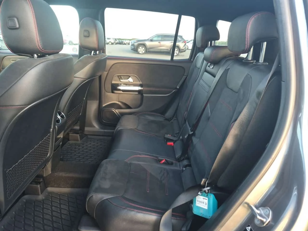 Mercedes-Benz GLB 250 ALCANTARA| PANO| 360| 2 КЛЮЧА| , снимка 8 - Автомобили и джипове - 55374571