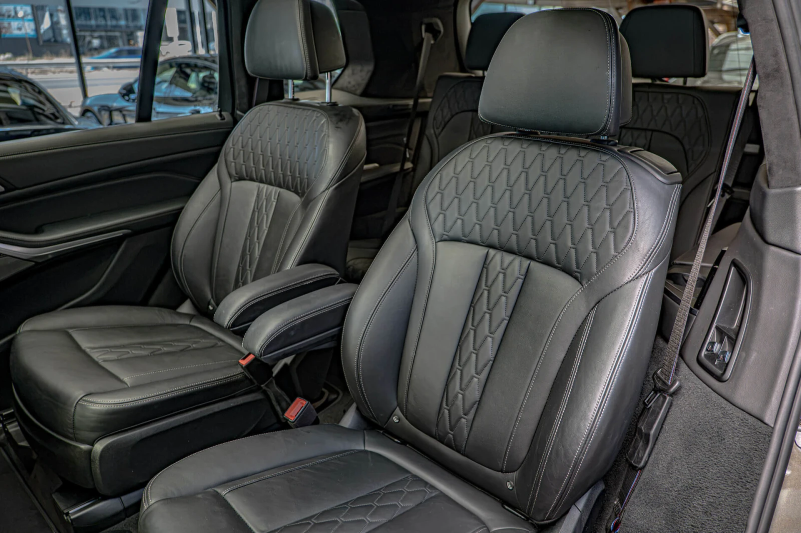 BMW X7 M60I/Harman Kardon/Панорама/Камера 360/Карбон/Aero, снимка 11 - Автомобили и джипове - 55936214