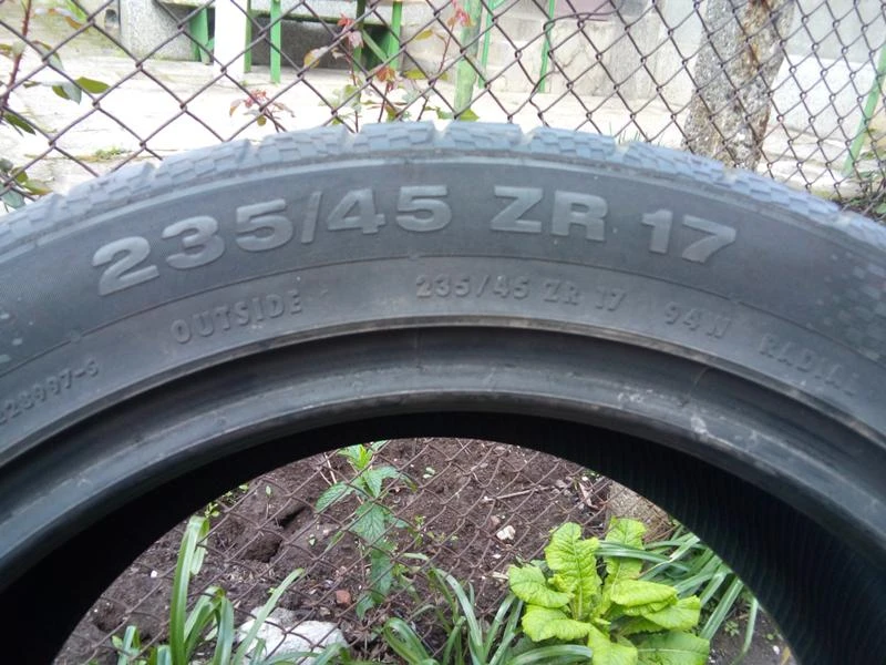 Гуми Летни 235/45R17, снимка 5 - Гуми и джанти - 18616847